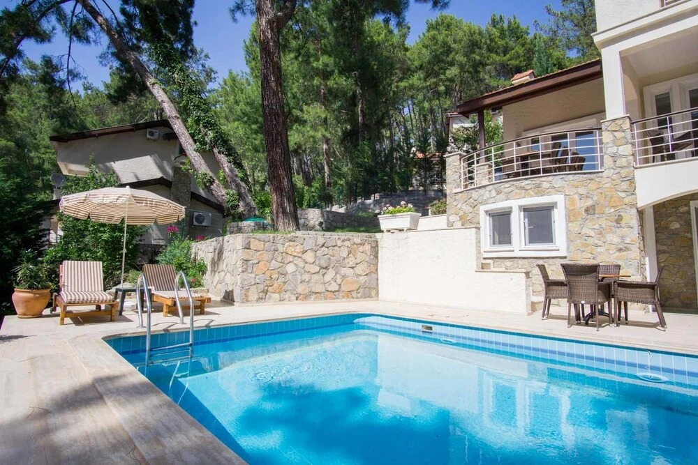 Larmos Villa