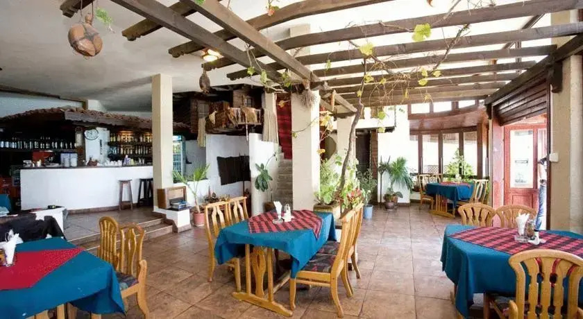Hotel Los Dos Gallos (Dvata Petela)