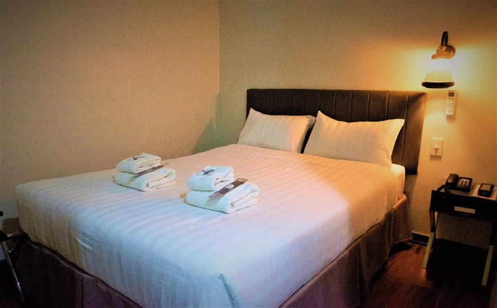 CREVICE HOTEL