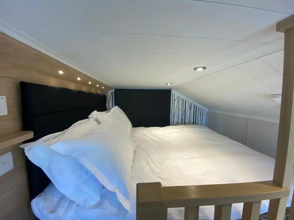 Arranview Lochside Pods & Lodges all with private Hot-tubs
