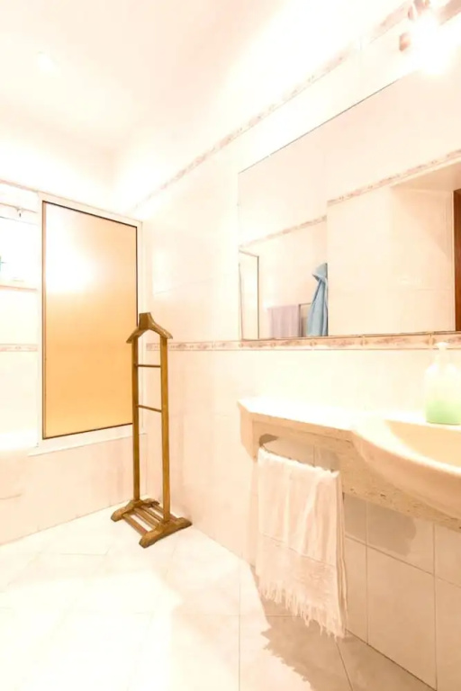 House With 5 Bedrooms in São Martinho do Porto, With Furnished Terrace and Wifi Near the Beach