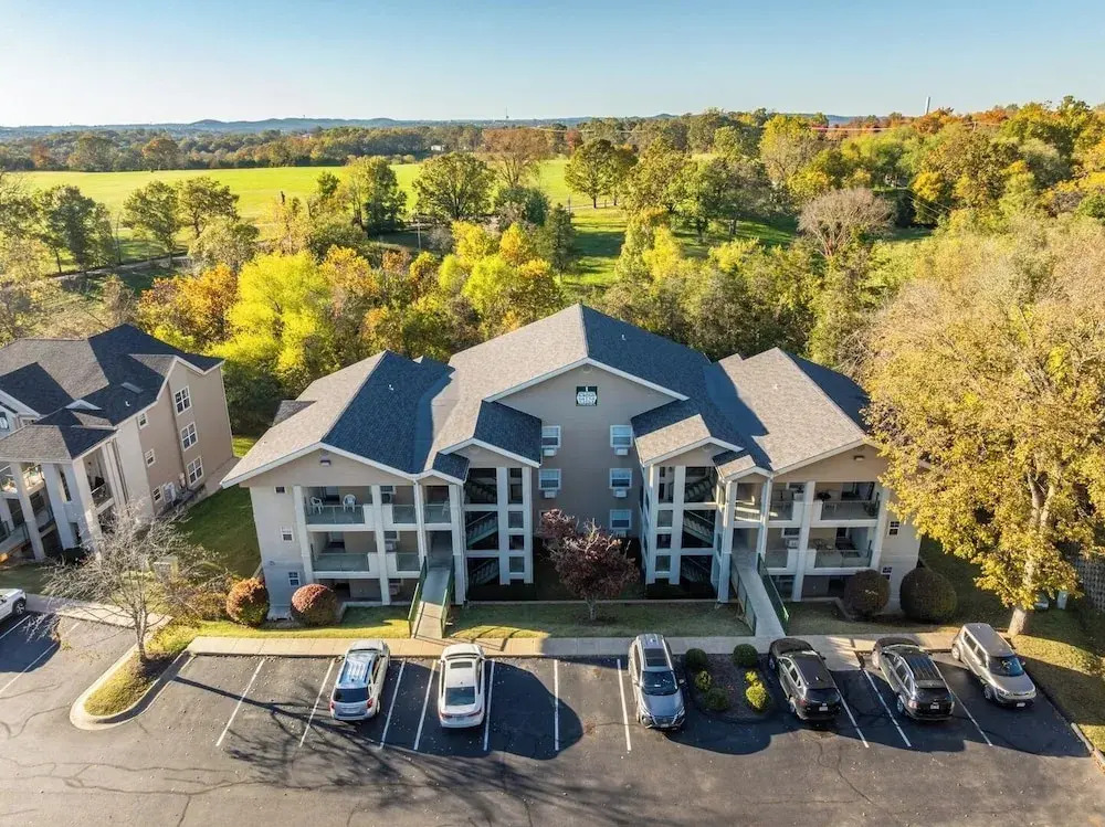 Peaceful 2BR Condo by Golf Course & Pools