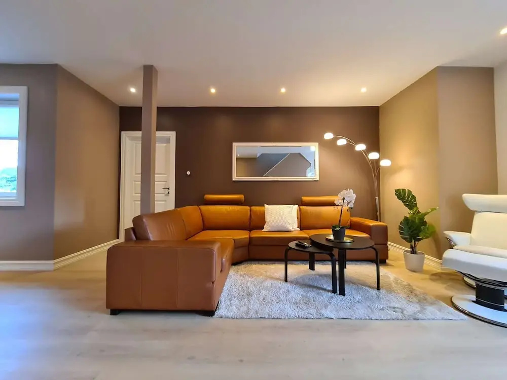 Spacious And Modern 3-bedroom Near Center, Free Parking