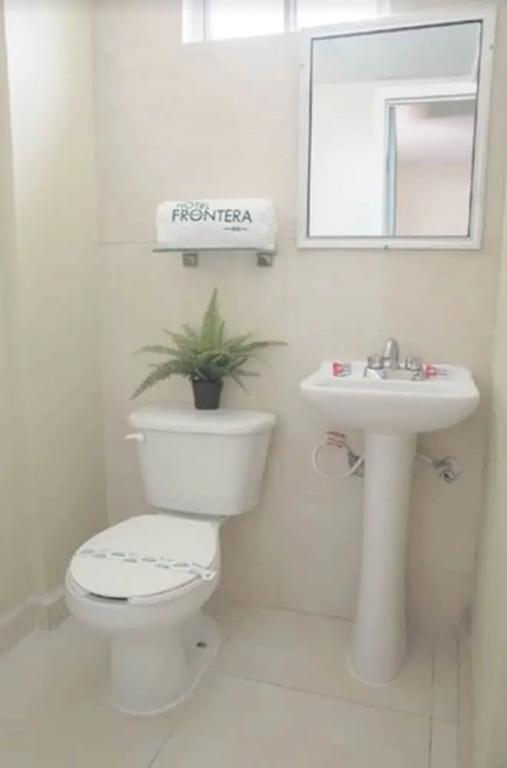 Hotel Frontera Baja