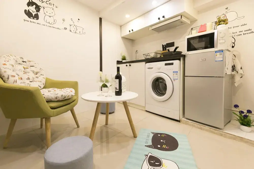 Hard Candy Apartment No.3