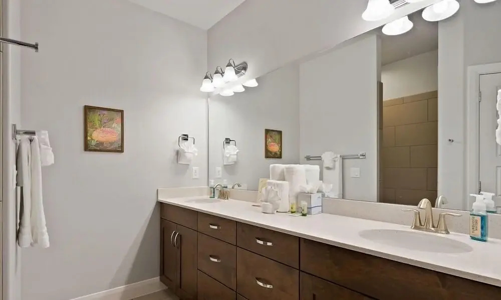 Viva Casita 4 Bedroom Apts by Redawning