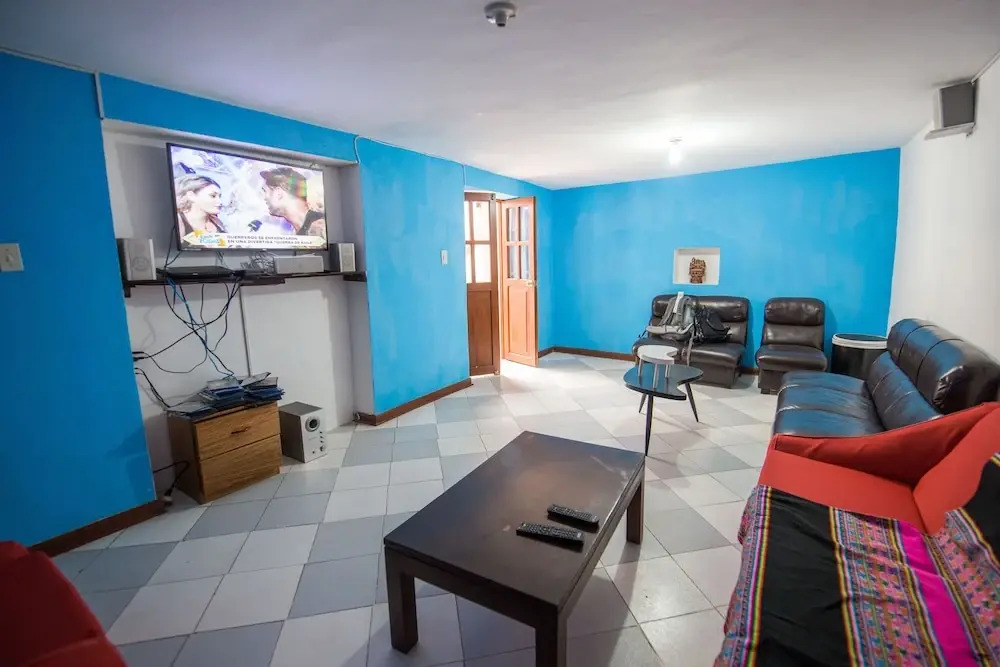 Tupackers Hostel