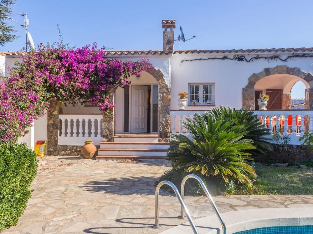 Villa With Private Pool for 6 People in L'escala - Costa Brava