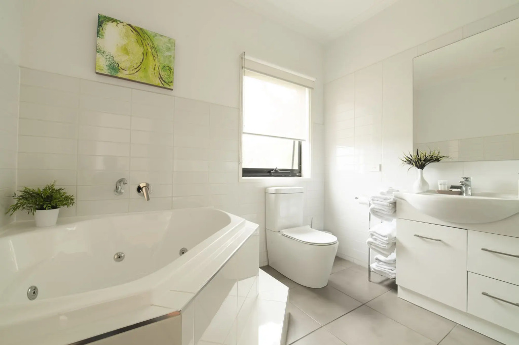 Cowes Luxury Beachfront Apartment - Phillip Island