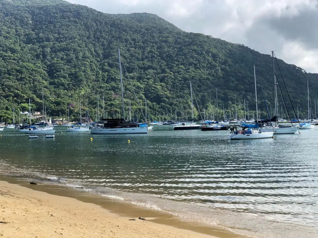 Cobertura 3 dormitórios, 2 vagas, churrasqueira, Wi-fi free, Ribeira Ubatuba