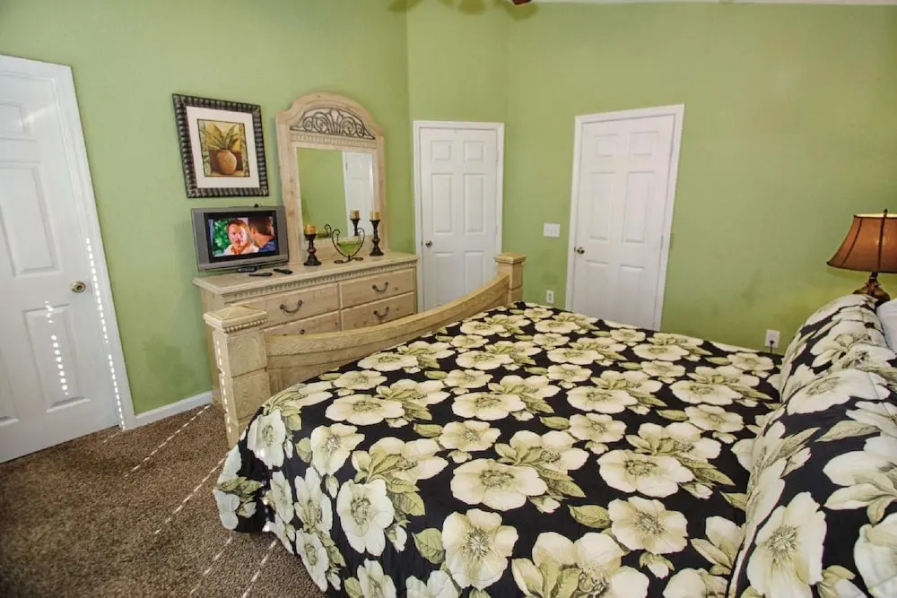 2582 Windsor Hills