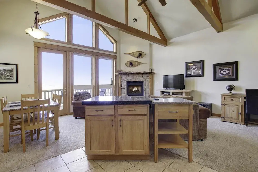 Nisa Mountain 36 2 Bedroom Condo by RedAwning