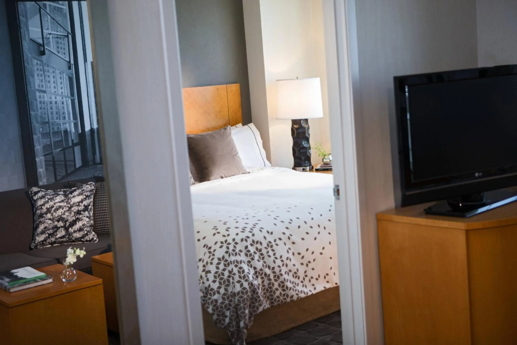 Renaissance Chicago O'Hare Suites Hotel