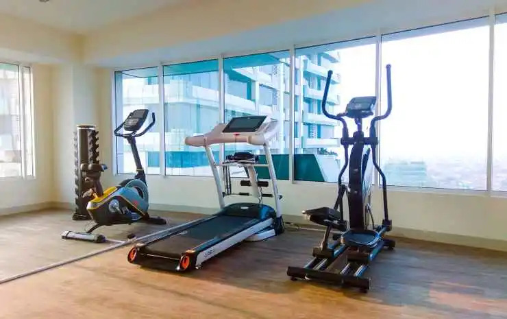 1BR Minimalist and Comfy at Grand Kamala Lagoon Apartment By Travelio