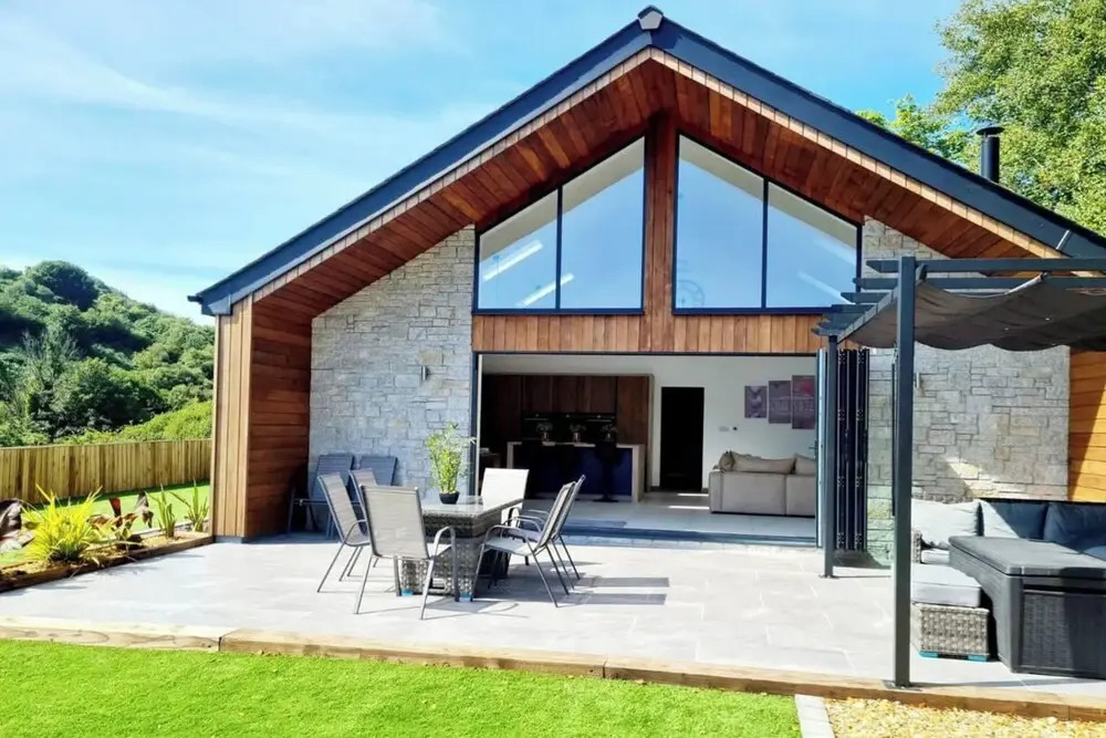 4 Bed Villa Sleeps 8 -Private Terrace-Free parking