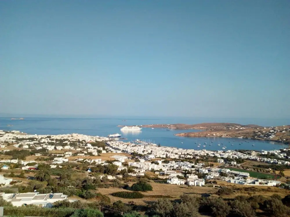 Semi-detached house on the heights of Parikia - Exceptional view of the Cyclades