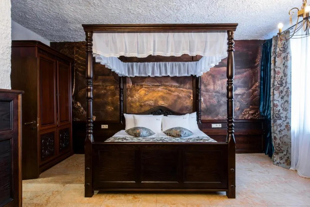 Stara Pravda Hotel - History