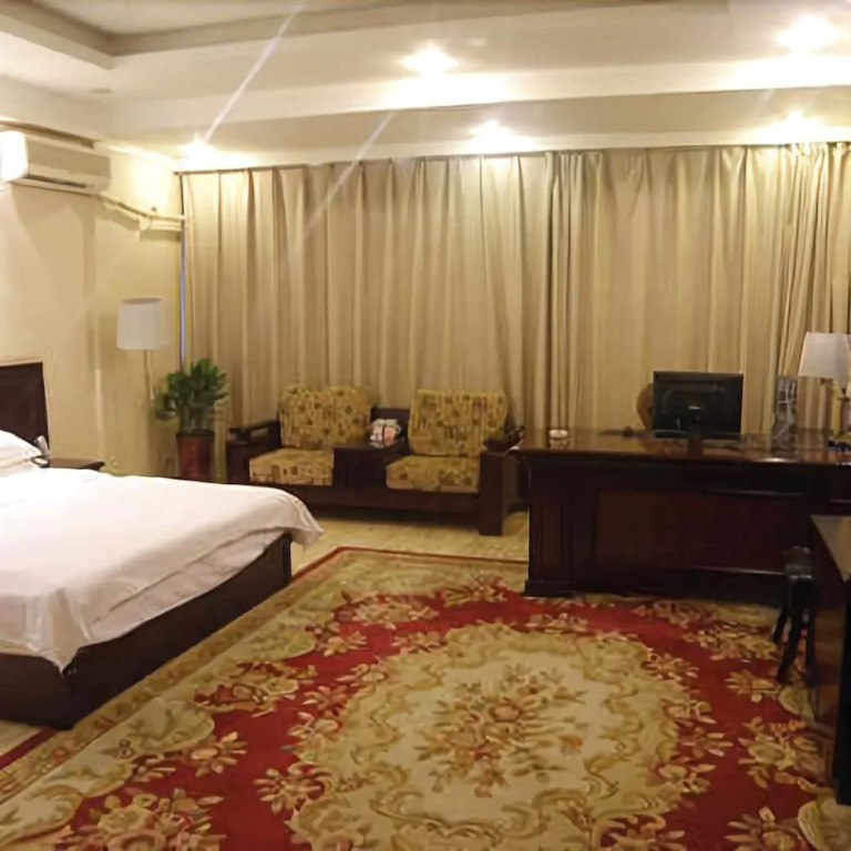 Holiday Hotel
