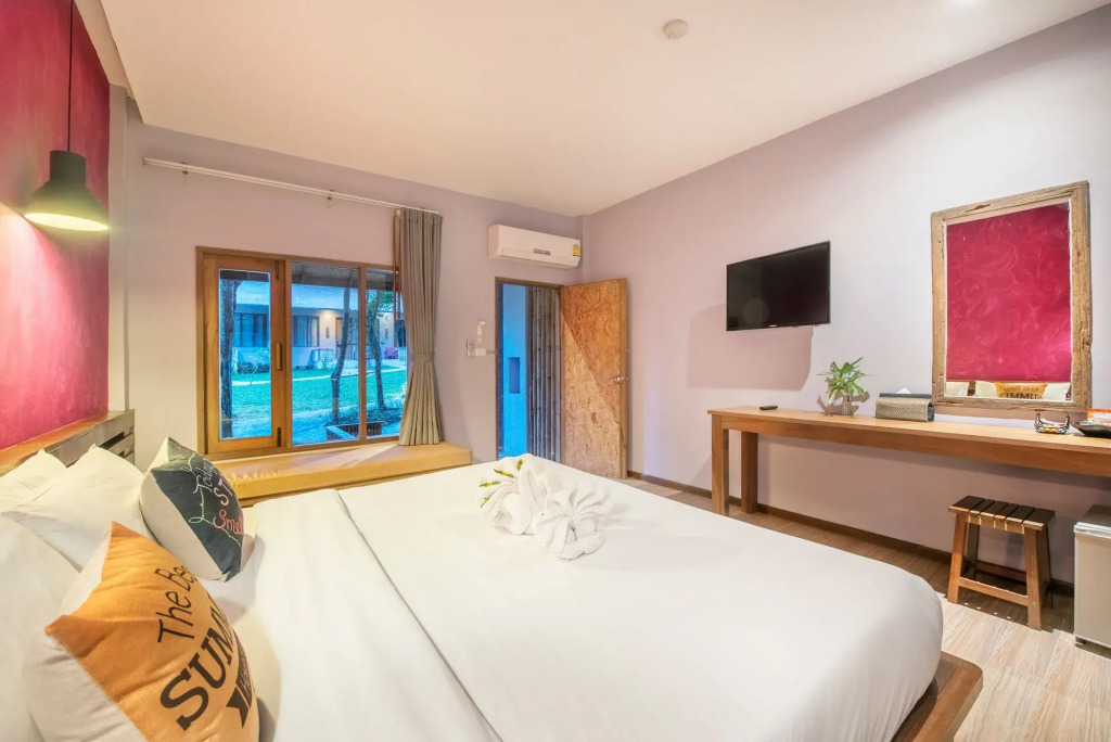 Bar and Bed