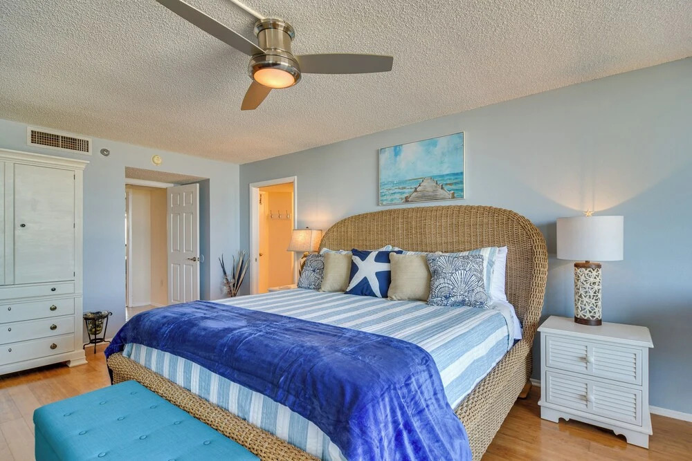 Clearwater Beachfront Condo w/ Heated Pool Access!