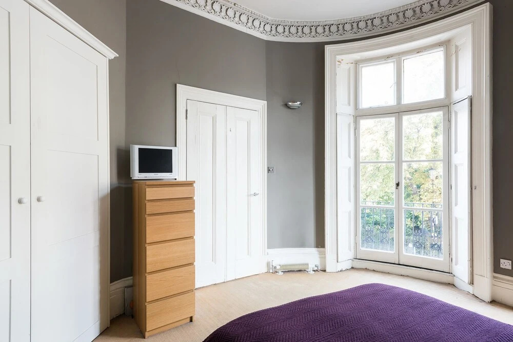 Spacious Period Property Next To Westfield