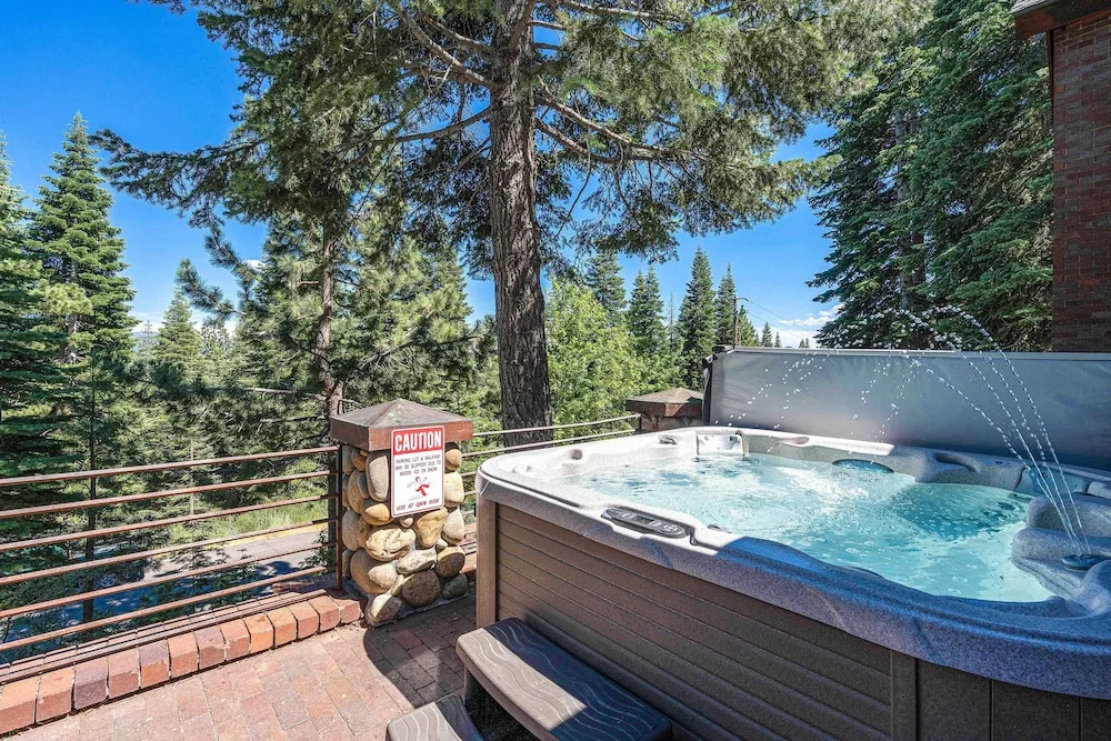 11640 St Bernard Dr - 6 Br Home