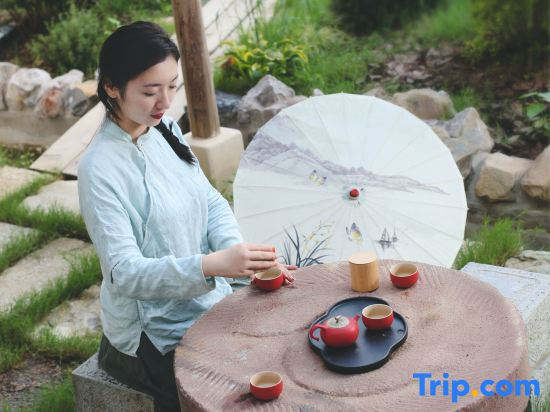 Jiujianfang B&B