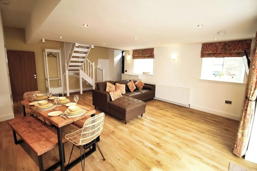 Newly Refurbished Cottage - Sleeps 4 - Central