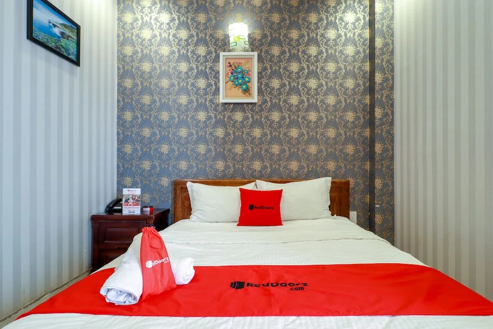 RedDoorz The Sun Hotel near Duong Quang Ham Street