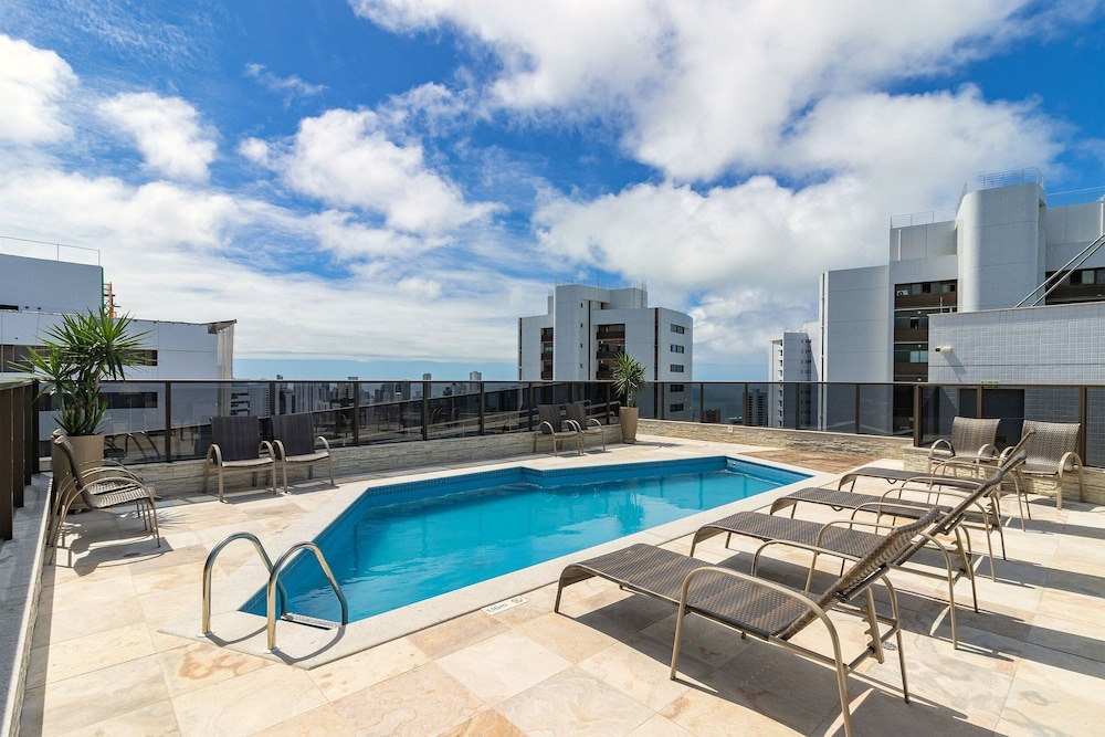 Beach Class Boa Viagem #2401 - Apt by Carpediem