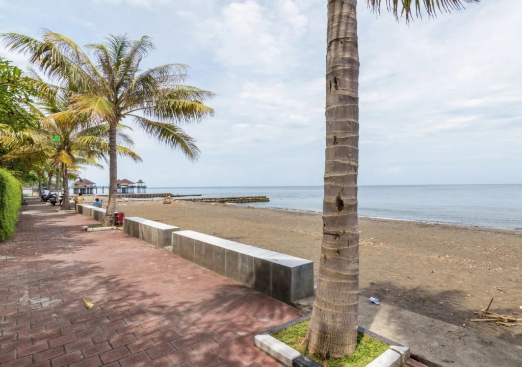 Grand Singaraja Beach Hotel