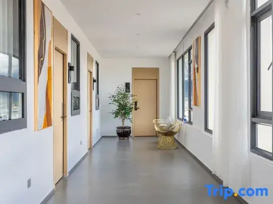 Heshe · Mountain House Oxygen Supply Boutique Stay (Shangri-La Dukezong Ancient City Guishan Park)