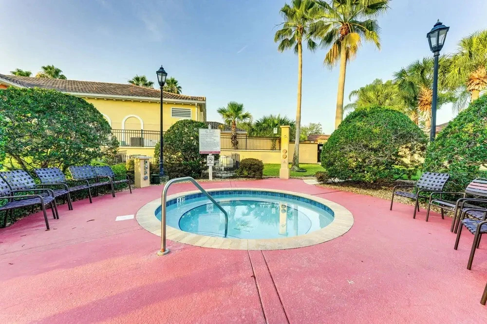 9 Mi to Wdw: Resort-style Townhome w/ Pool Access