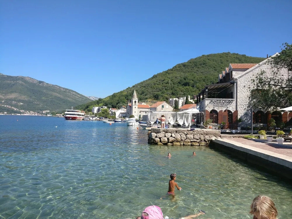 1-bed Large Apartment in Tivat Swiming Pool