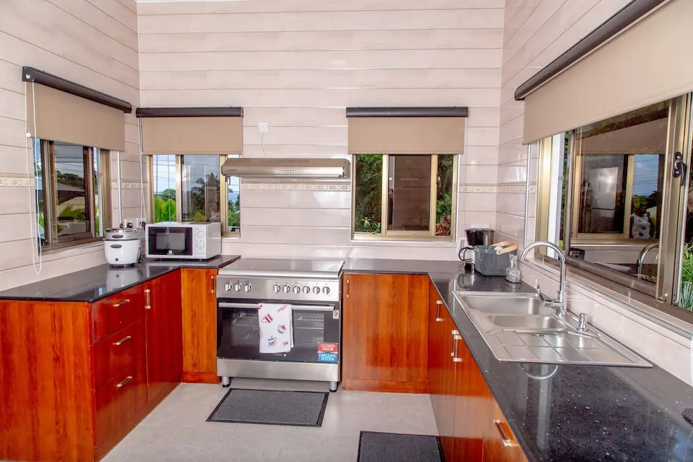 2-bed Apt, Sleeps 5, Near Beau Vallon Beach