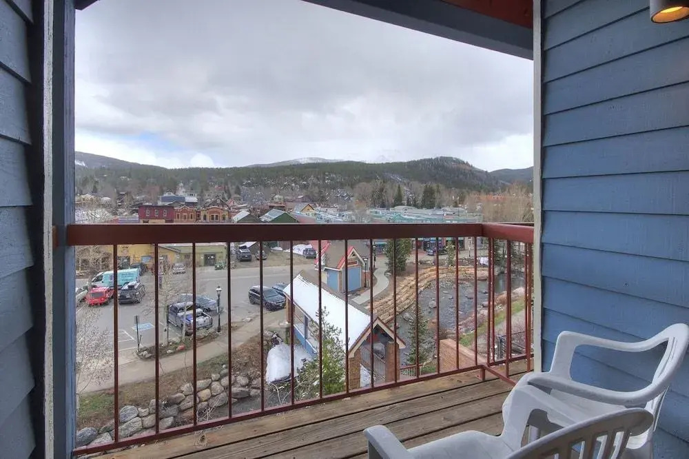 River Mnt Lodge E302