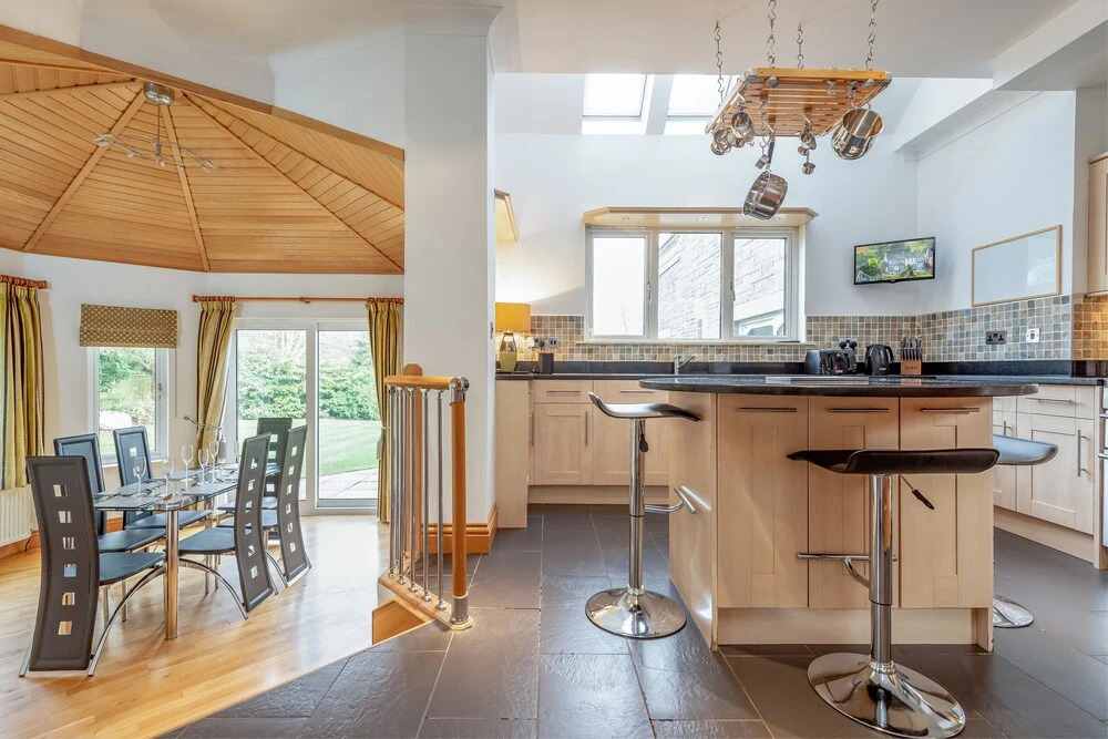 Luxury 6 Bed House With Pool