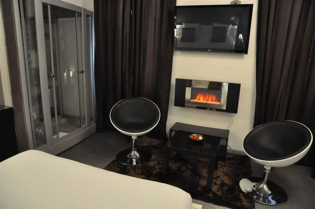 Hotel M