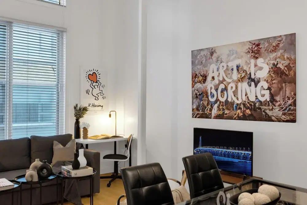 LiV MTL Main Plateau Suites Near Downtown Montreal