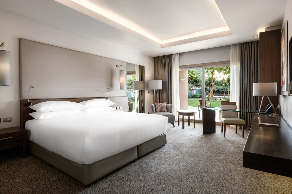 Dusit Thani LakeView Cairo