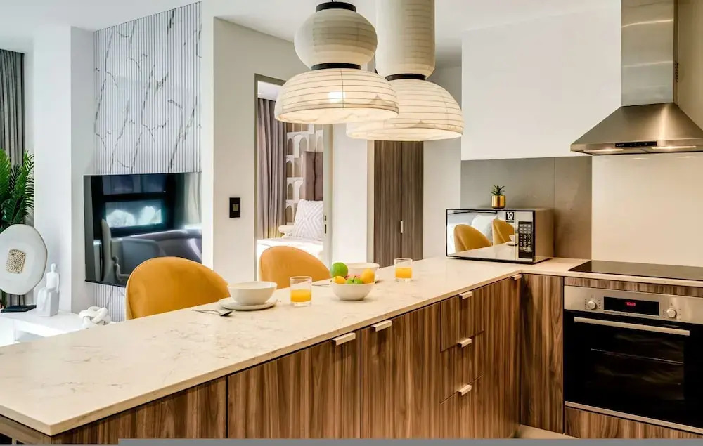 Contemporary Comfort at City Suite 905