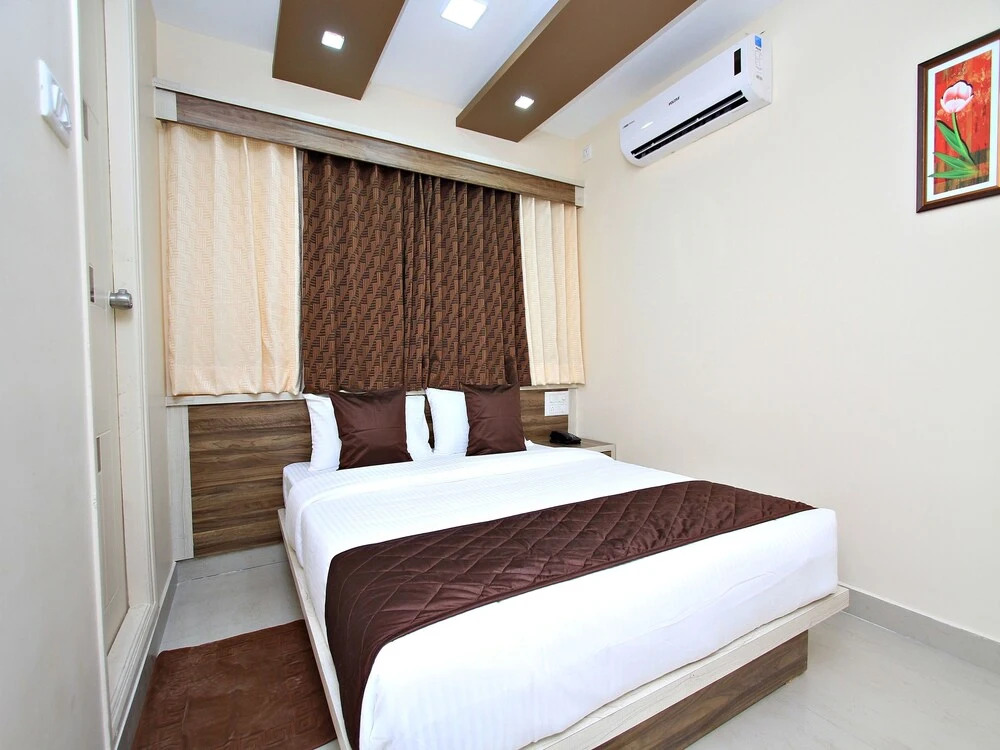 OYO 4848 3 Square Inn