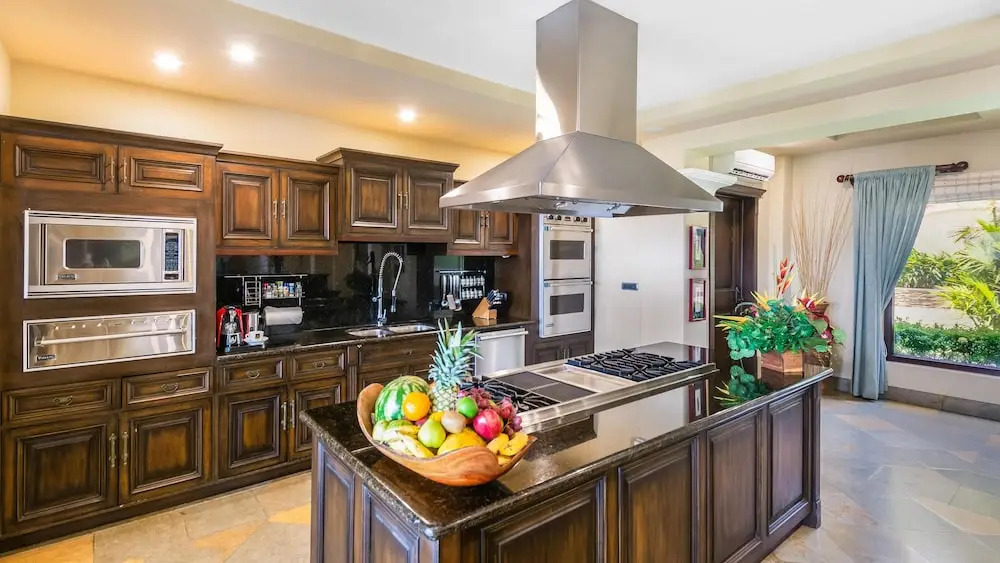 Stunning Luxury Mansion in Playa Flamingo with Six Bedrooms and Beachfront Access
