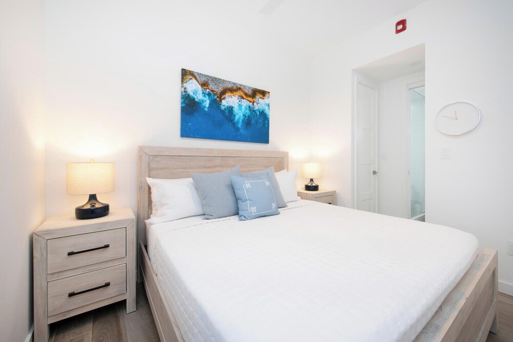 SeaDreams Boutique Condos