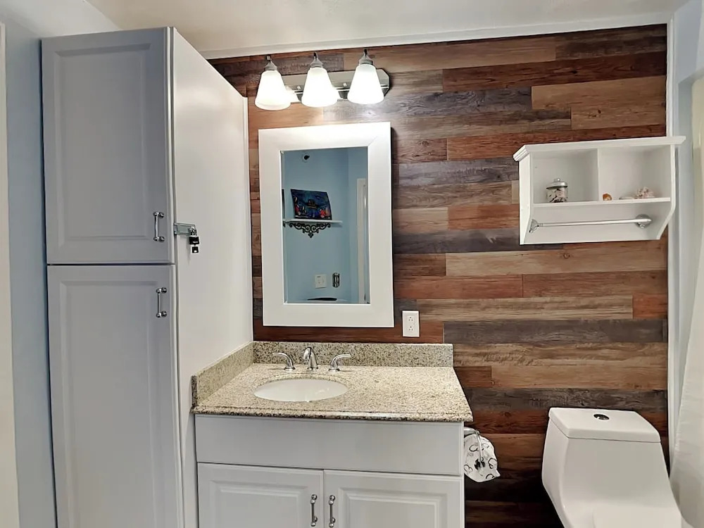 The Inn at St Thomas Inn Square 1311B - Panama City Paradise