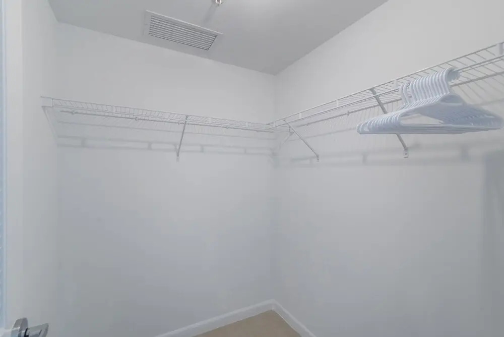 Modern, Cozy 2 BDR With Balcony,steps From Beach
