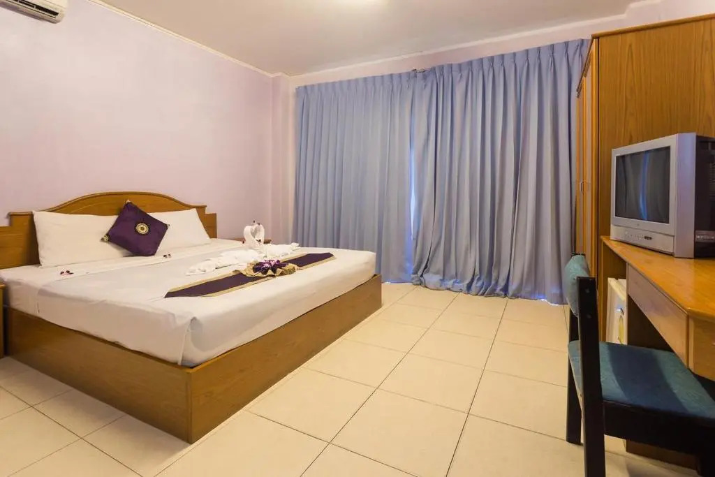 Room in Guest Room - Bucintoro Restaurant & Guesthouse Belvedere - 10 Minutes From Patong Beach