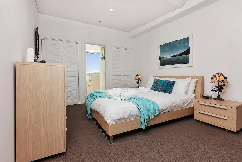 QV Spacious Waterfront Apartment - 748