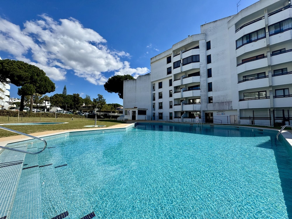 Vilamoura Summer Villa 2 With Pool by Homing