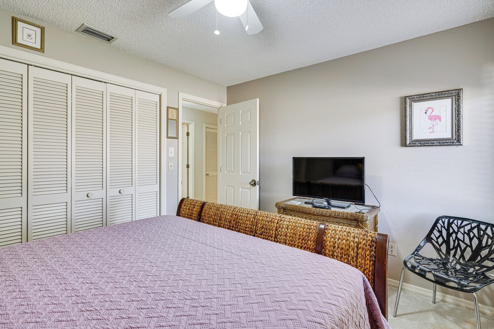 Heated Pool, 3 Mi to Dtwn: Cape Coral Escape!